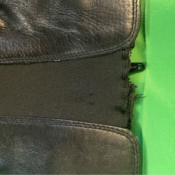 Naturalizer black leather (comfort panel) zip up boots. Preowned sz 7 - Picture 2 of 7